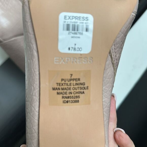 Express vegan leather like new crocodile embossed ankle booties neutral taupe - Picture 5 of 8